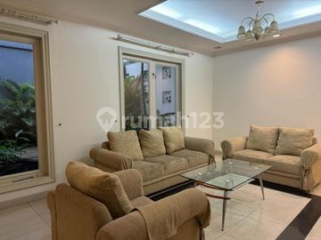 Rumah Cantik 2 Lantai Ada Private Pool Lokasi Strategis di Cilandak, Jakarta Selatan