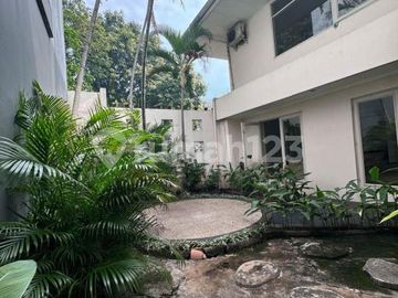 Rumah Cantik 2 Lantai Ada Private Pool Lokasi Strategis di Cilandak, Jakarta Selatan