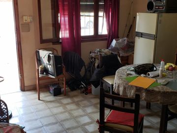 Tipo Casa 3 Amb. Al Frente - Buen Estado