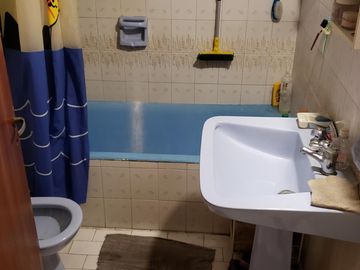 Tipo Casa 3 Amb. Al Frente - Buen Estado
