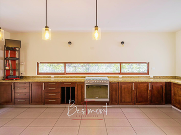 Increíble casa en venta en residencial Los Alcatraces, Calzada Zavaleta