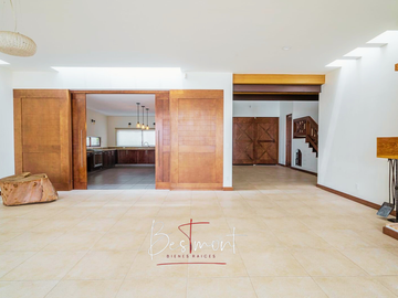 Increíble casa en venta en residencial Los Alcatraces, Calzada Zavaleta