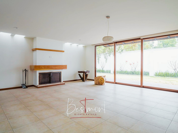 Increíble casa en venta en residencial Los Alcatraces, Calzada Zavaleta