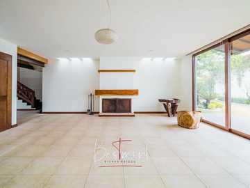 Increíble casa en venta en residencial Los Alcatraces, Calzada Zavaleta