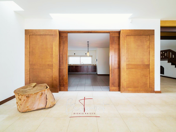 Increíble casa en venta en residencial Los Alcatraces, Calzada Zavaleta