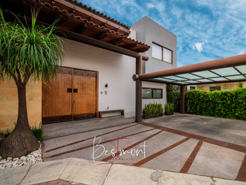 Increíble casa en venta en residencial Los Alcatraces, Calzada Zavaleta