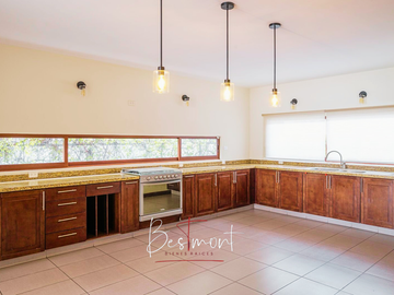 Increíble casa en venta en residencial Los Alcatraces, Calzada Zavaleta