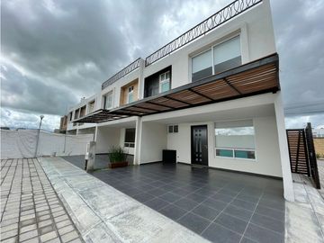 Casa En Venta Dentro De Fraccionamiento En Cuautlancingo