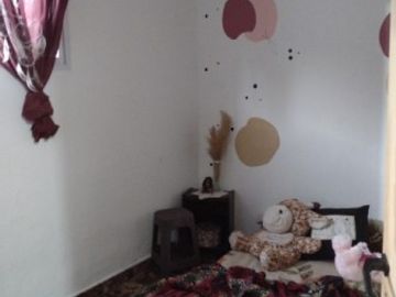 VENDE CASA SUBDIVIDIDA CON PATIO Y ENTRADA DE AUTOS!