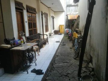 Kost dan rumah induk lokasi premium dekat Kampus UNY di Komplek Kolombo