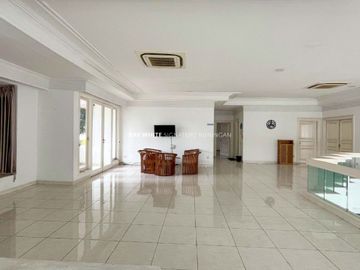 Rumah Mewah Cocok untuk dibangun sebagai Rumah Mewah atau disewakan, di Kawasan Mega Kuningan, Jakarta Selatan,