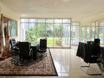 Rumah Mewah Cocok untuk dibangun sebagai Rumah Mewah atau disewakan, di Kawasan Mega Kuningan, Jakarta Selatan,