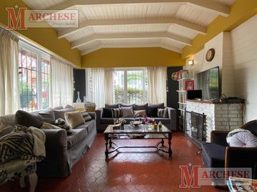 Casa 4 ambientes en Castelar Norte