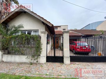 Casa 4 ambientes en Castelar Norte