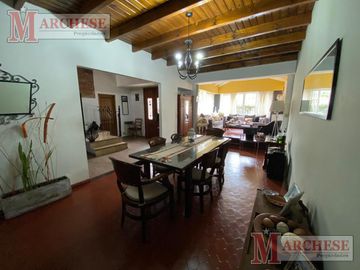 Casa 4 ambientes en Castelar Norte