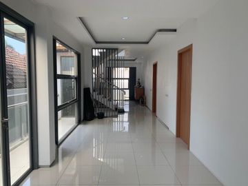 Rumah Lux Minimalis di Sayap Riau Dkt Ahmad Yani Supratman