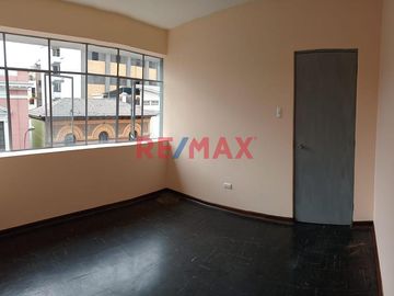 ¡Tu espacio ideal te espera en el corazón de Lima! 🏙️
      Si buscas un lugar cómodo y bien ubicado, este departamento/oficina de 40 m² es la opción