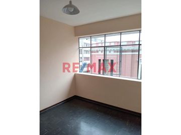 ¡Tu espacio ideal te espera en el corazón de Lima! 🏙️
      Si buscas un lugar cómodo y bien ubicado, este departamento/oficina de 40 m² es la opción