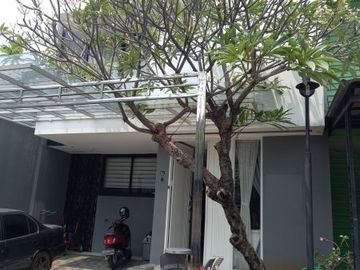 Rumah 2 lantai bagus terawat jatiwaringin bekasi