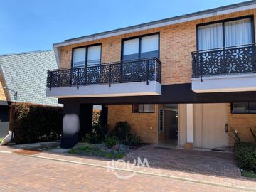 ¡VENDO LINDO DEPARTAMENTO DE ESTRENO ENTRGA INMEDIATA URB LOS MAZANOS SURCO!
Area Ocupada 86m2
3 dormitorios, 2 baños completos, balcón
Oportunidad