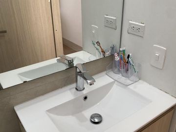 ¡VENDO LINDO DEPARTAMENTO DE ESTRENO ENTRGA INMEDIATA URB LOS MAZANOS SURCO!
Area Ocupada 86m2
3 dormitorios, 2 baños completos, balcón
Oportunidad