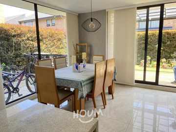 ¡VENDO LINDO DEPARTAMENTO DE ESTRENO ENTRGA INMEDIATA URB LOS MAZANOS SURCO!
Area Ocupada 86m2
3 dormitorios, 2 baños completos, balcón
Oportunidad