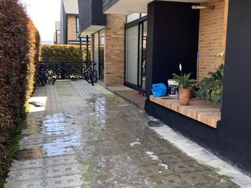 ¡VENDO LINDO DEPARTAMENTO DE ESTRENO ENTRGA INMEDIATA URB LOS MAZANOS SURCO!
Area Ocupada 86m2
3 dormitorios, 2 baños completos, balcón
Oportunidad