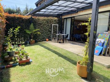 ¡VENDO LINDO DEPARTAMENTO DE ESTRENO ENTRGA INMEDIATA URB LOS MAZANOS SURCO!
Area Ocupada 86m2
3 dormitorios, 2 baños completos, balcón
Oportunidad
