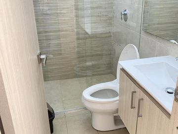 ¡VENDO LINDO DEPARTAMENTO DE ESTRENO ENTRGA INMEDIATA URB LOS MAZANOS SURCO!
Area Ocupada 86m2
3 dormitorios, 2 baños completos, balcón
Oportunidad