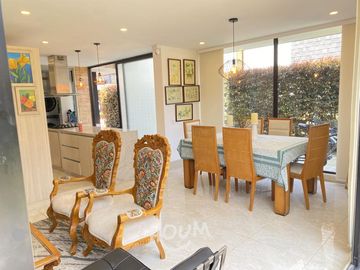 ¡VENDO LINDO DEPARTAMENTO DE ESTRENO ENTRGA INMEDIATA URB LOS MAZANOS SURCO!
Area Ocupada 86m2
3 dormitorios, 2 baños completos, balcón
Oportunidad
