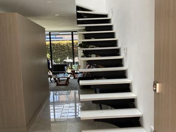 ¡VENDO LINDO DEPARTAMENTO DE ESTRENO ENTRGA INMEDIATA URB LOS MAZANOS SURCO!
Area Ocupada 86m2
3 dormitorios, 2 baños completos, balcón
Oportunidad