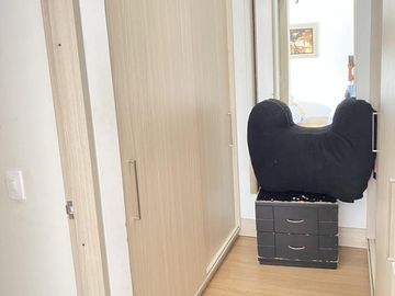 ¡VENDO LINDO DEPARTAMENTO DE ESTRENO ENTRGA INMEDIATA URB LOS MAZANOS SURCO!
Area Ocupada 86m2
3 dormitorios, 2 baños completos, balcón
Oportunidad