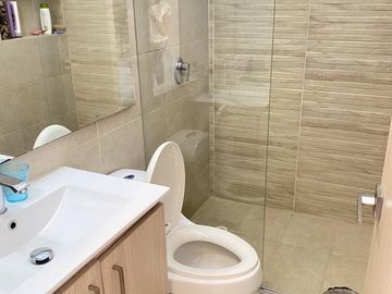 ¡VENDO LINDO DEPARTAMENTO DE ESTRENO ENTRGA INMEDIATA URB LOS MAZANOS SURCO!
Area Ocupada 86m2
3 dormitorios, 2 baños completos, balcón
Oportunidad