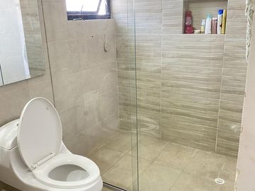 ¡VENDO LINDO DEPARTAMENTO DE ESTRENO ENTRGA INMEDIATA URB LOS MAZANOS SURCO!
Area Ocupada 86m2
3 dormitorios, 2 baños completos, balcón
Oportunidad