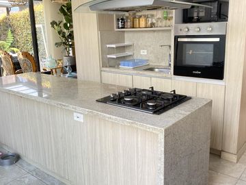 ¡VENDO LINDO DEPARTAMENTO DE ESTRENO ENTRGA INMEDIATA URB LOS MAZANOS SURCO!
Area Ocupada 86m2
3 dormitorios, 2 baños completos, balcón
Oportunidad
