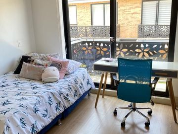 ¡VENDO LINDO DEPARTAMENTO DE ESTRENO ENTRGA INMEDIATA URB LOS MAZANOS SURCO!
Area Ocupada 86m2
3 dormitorios, 2 baños completos, balcón
Oportunidad