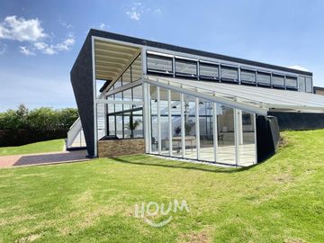¡VENDO LINDO DEPARTAMENTO DE ESTRENO ENTRGA INMEDIATA URB LOS MAZANOS SURCO!
Area Ocupada 86m2
3 dormitorios, 2 baños completos, balcón
Oportunidad