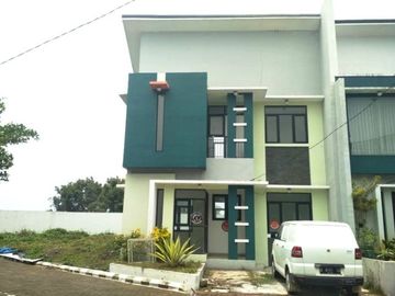 RUMAH VILLA 2 LANTAI VIEW CANTIK DI CIMAHI