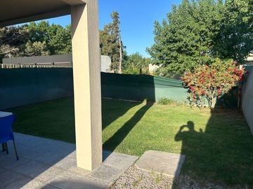 Duplex en barrio las dunas a metros del mar
