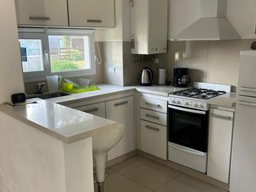 Duplex en barrio las dunas a metros del mar