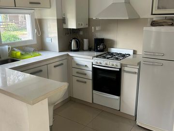 Duplex en barrio las dunas a metros del mar
