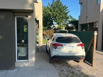 Duplex en barrio las dunas a metros del mar