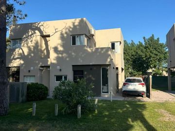 Duplex en barrio las dunas a metros del mar