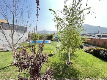 Casa en venta de 4 dorm. + sala estar en Piedra Roja