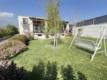 Casa en venta de 4 dorm. + sala estar en Piedra Roja