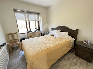 Casa en venta de 4 dorm. + sala estar en Piedra Roja