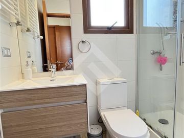 Casa en venta de 4 dorm. + sala estar en Piedra Roja