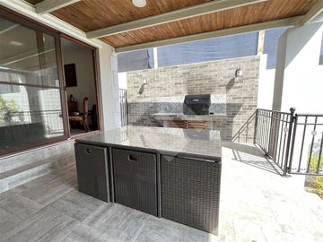 Casa en venta de 4 dorm. + sala estar en Piedra Roja