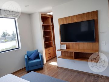 Venta de casa nueva en Metepec, 4 habitaciones, estacionamiento techado y amenidades
