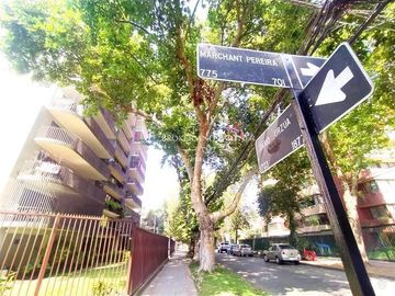 Depto Metro Pedro de Valdivia Septiembre estacionamiento